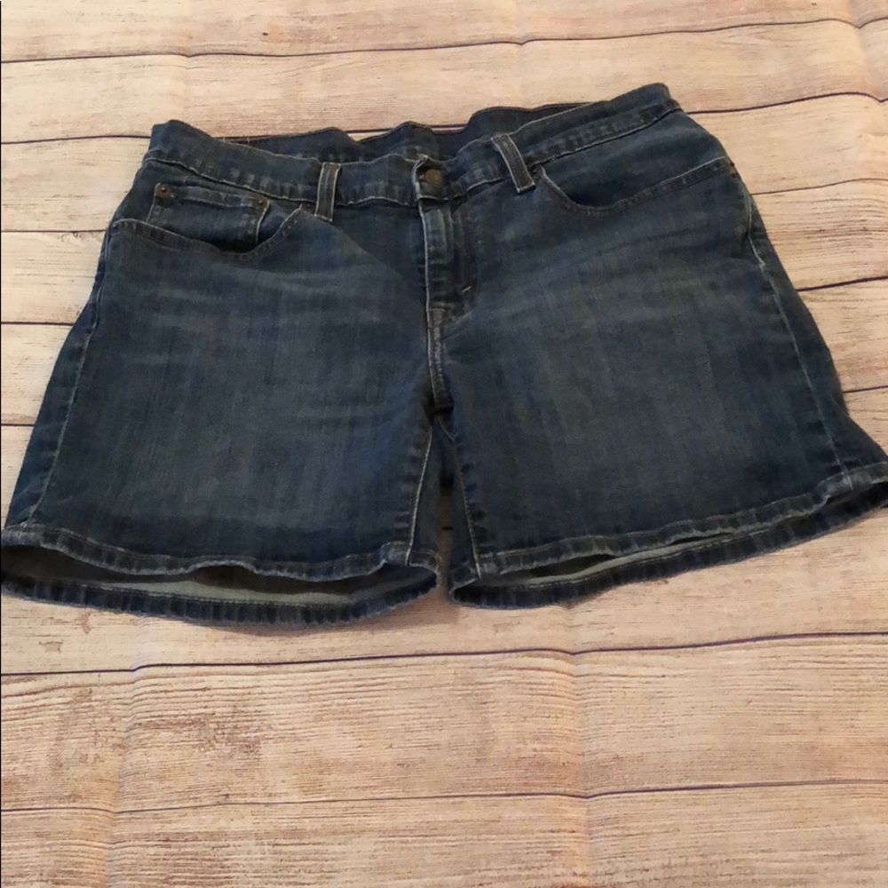 Levi denim shorts, 31